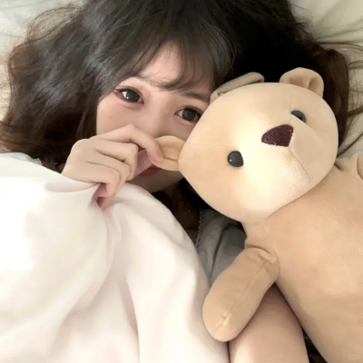 一匹马奔跑,一匹马跳跃